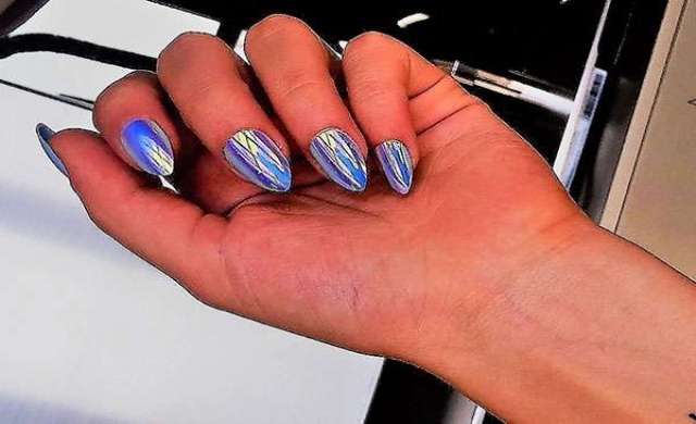 Mirror nails: l'irrinunciabile tendenza per gli appassionati di manicure